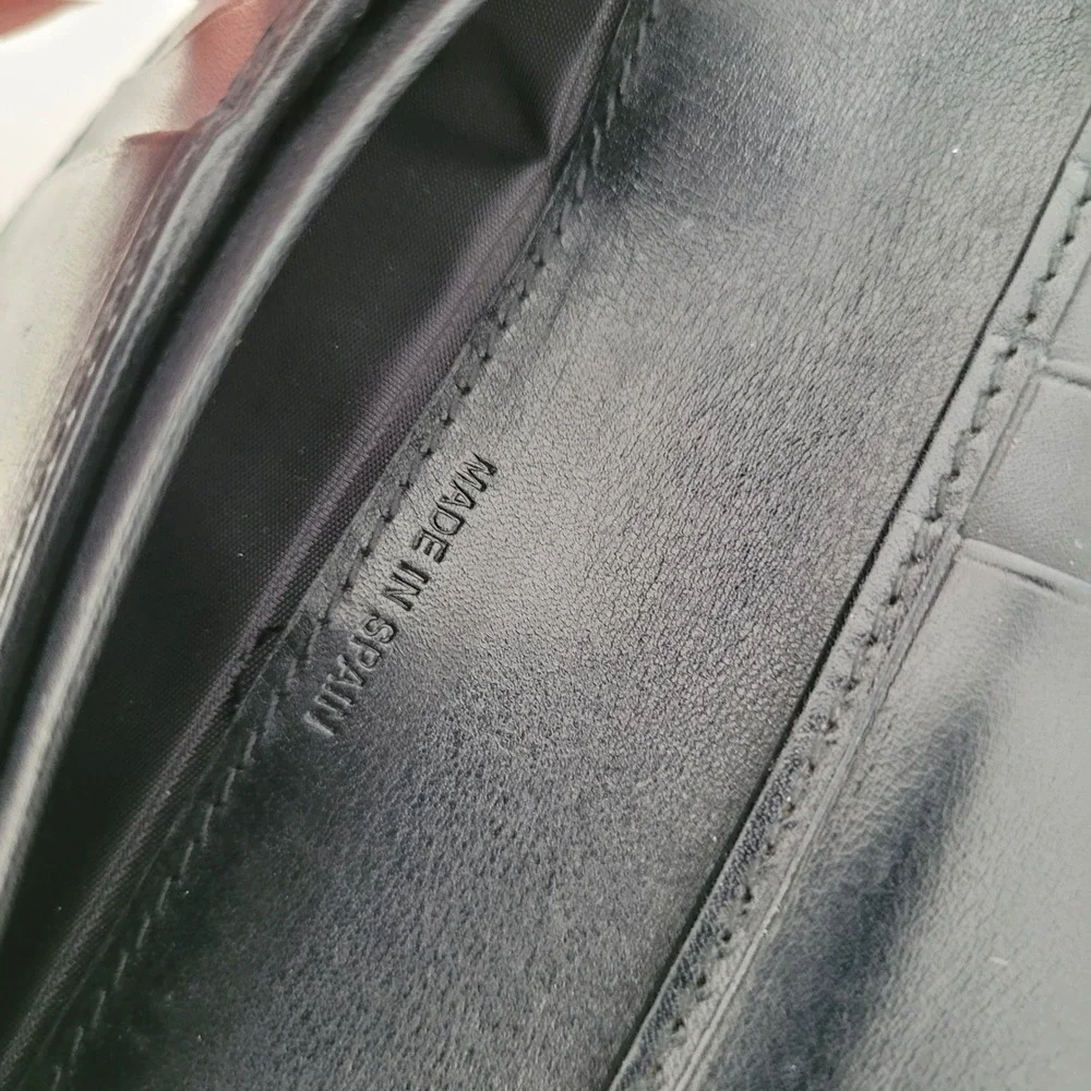 Coach New York Black Leather Trifold Wallet Compact Card Holder Zipper‎ Pocket